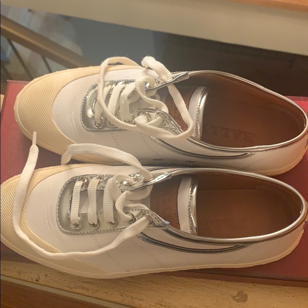 Womens shoes